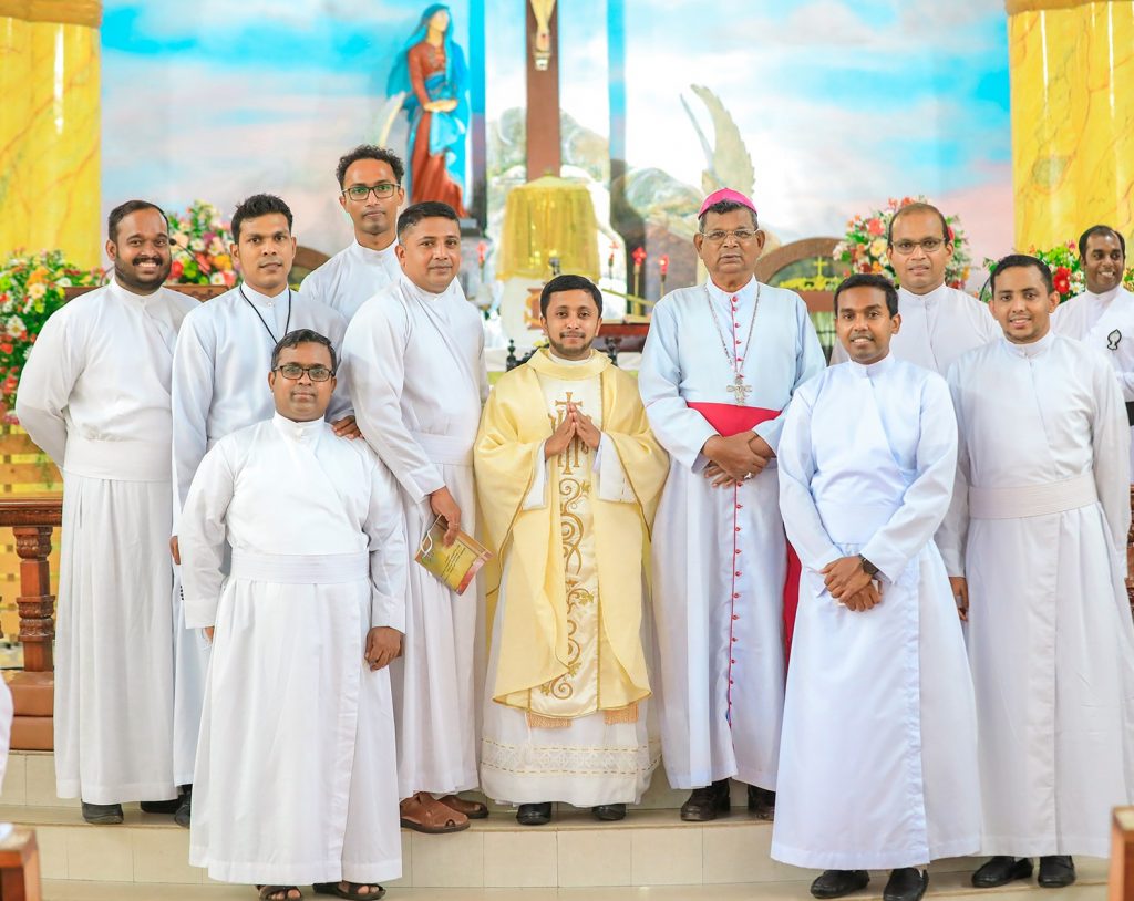 On Tuesday, September 14, Deacon Kasun Dananjaya was ordained in Sts. Peter and Paul Church, Ragama and on Tuesday, September 28, Deacon Aruna Jayan was ordained in Our Lady of Sorrows Church, Kandawala.  Both were ordained by Bishop Cletus Perera, OSB, the Bishop of Ratnapura.