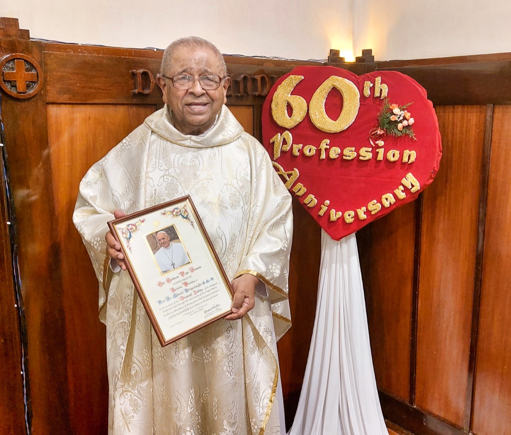 Fr. Shanti Abeyasingha from the Region of Colombo, celebrated his 60th anniversary of profession on Wednesday, February 2 (the Feast of the Presentation of the Lord) at Sancta Maria in Kandy, where he resides.  Ten confreres from the Region gathered to celebrate with Fr. Shanti, who renewed the vows which he first professed on February 2, 1962.